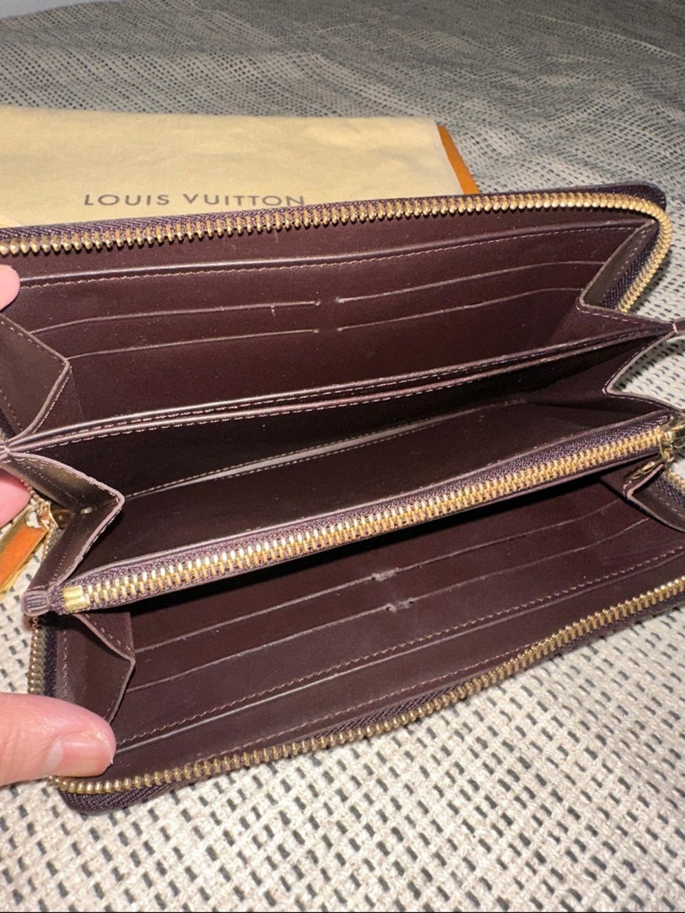 Louis Vuitton Vernis Amarante Zip Wallet - Picture 9 of 13